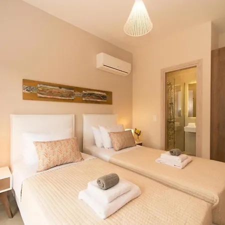 Sleeps 4 Pool Air Con Wifi *
