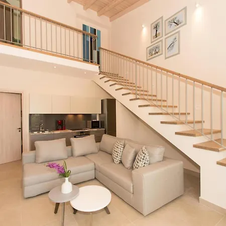 Sleeps 4 Pool Air Con Wifi Vila *