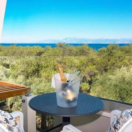 Sleeps 4 Pool Air Con Wifi