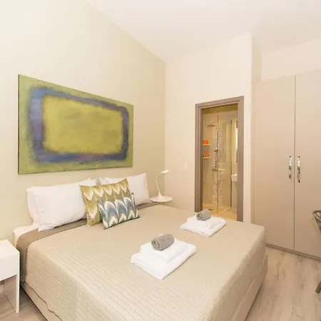 Sleeps 4 Pool Air Con Wifi Vila